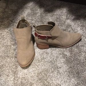 American Eagle booties